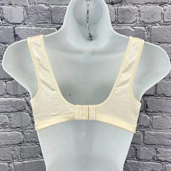 Leading Lady Crossover Leisure Bra Style 114 Size 36 B/C/D - Picture 2 of 6